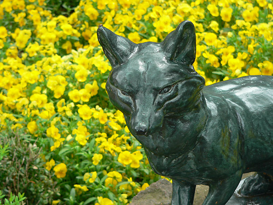 foxstatueflowers.jpg